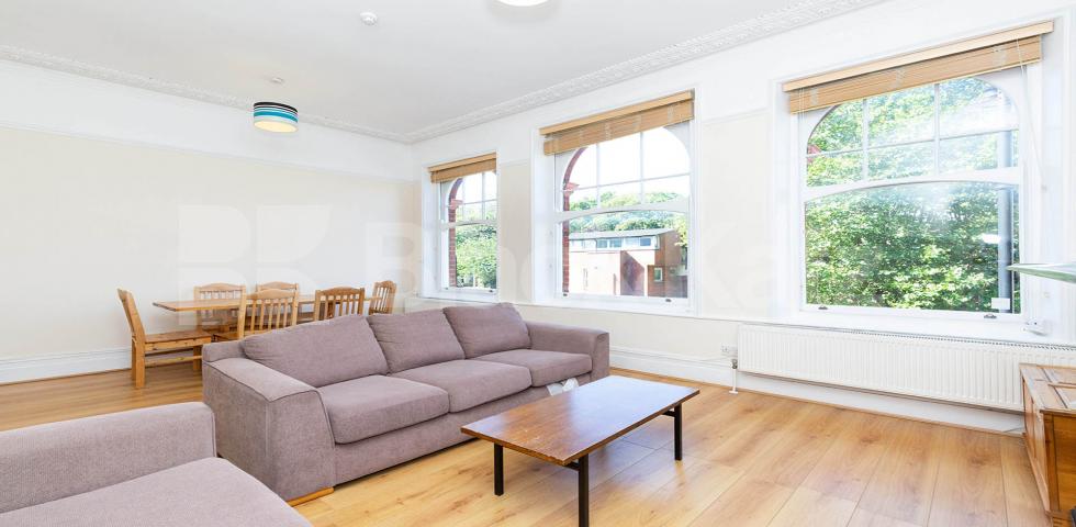 			VIRTUAL TOUR AVAILABLE!, 5 Bedroom, 1 bath, 1 reception Flat			 HIGHBURY PARK, HIGHBURY